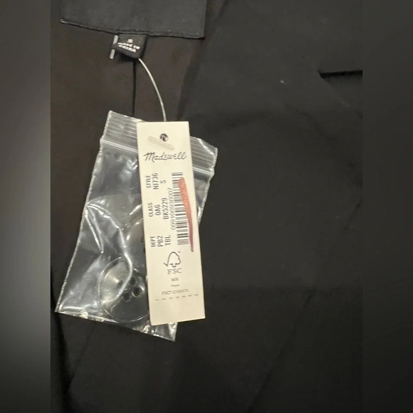 Madewell The Relaxed Blazer in
Softdrape NWT
Size small
Pit to pit 20” - Picture 8 of 9